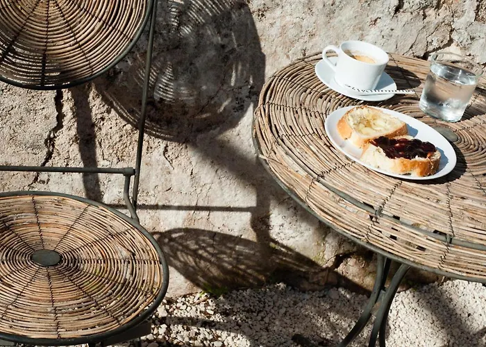 فيلة Arterravilla, A Hidden Sanctuary. Makriotika