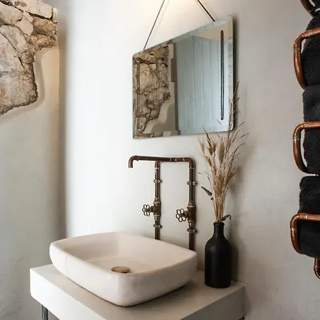 Arterravilla, A Hidden Sanctuary. * Makriotika