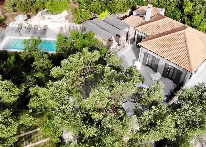 Arterravilla, A Hidden Sanctuary. Makriótika