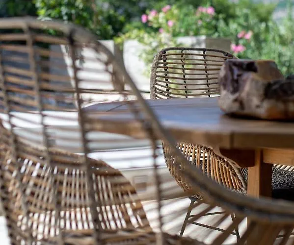 Arterravilla, A Hidden Sanctuary. * Makriótika