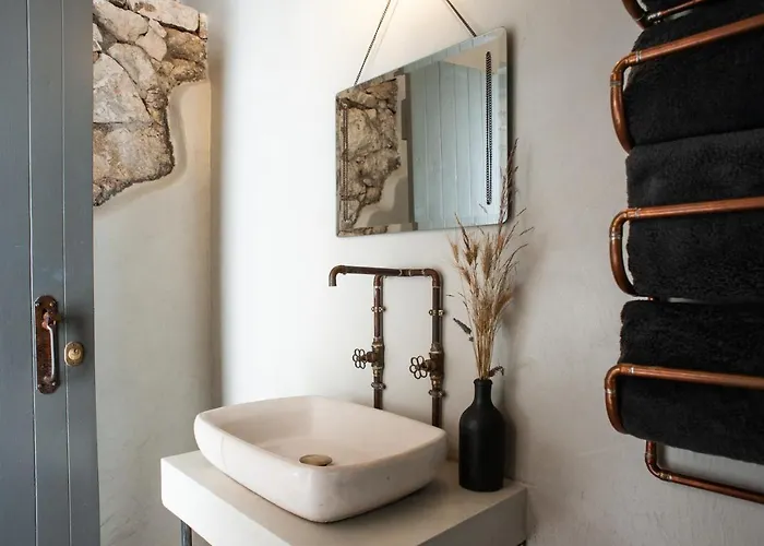 Arterravilla, A Hidden Sanctuary. * Makriótika