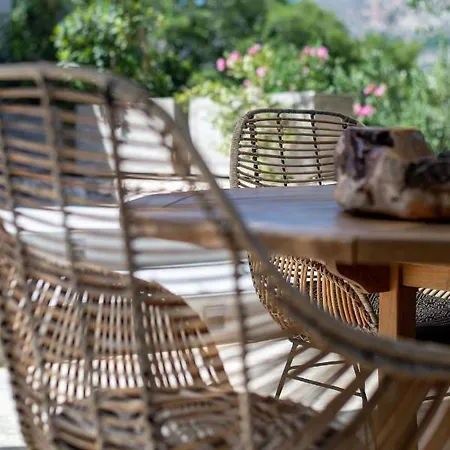 Arterravilla, A Hidden Sanctuary. * Μακριώτικα