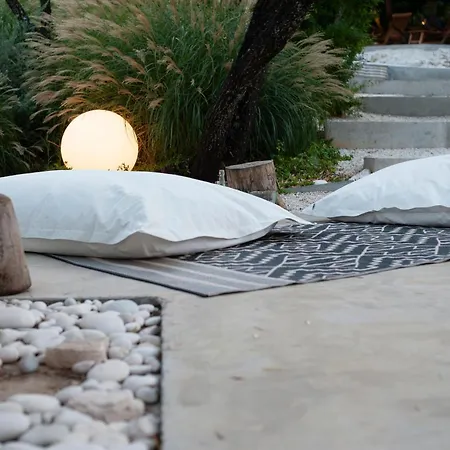 Arterravilla, A Hidden Sanctuary. Βίλα Μακριώτικα