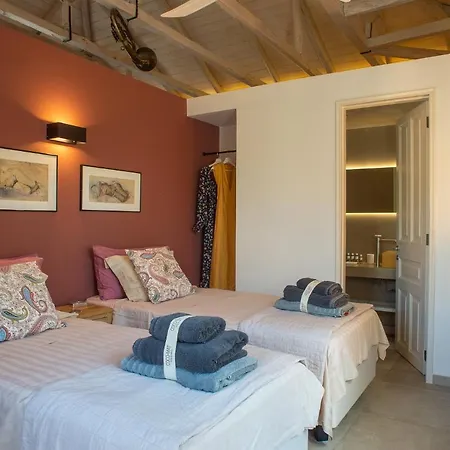 Arterravilla, A Hidden Sanctuary. * Μακριώτικα