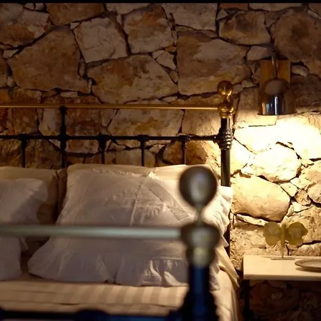 Arterravilla, A Hidden Sanctuary. Βίλα Μακριώτικα